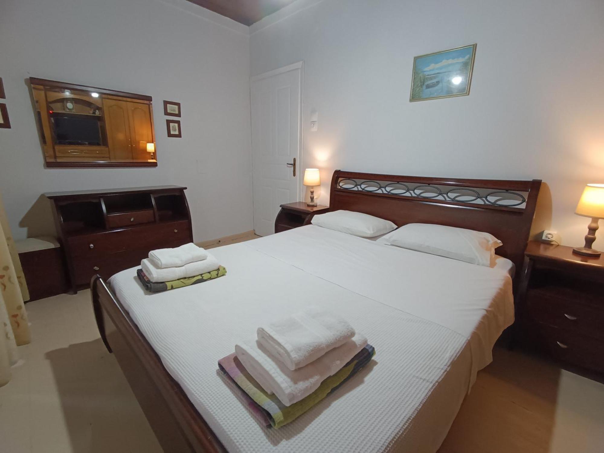 Rodomelo House With Terrace - 4 Bedrooms Leonidio Exterior photo